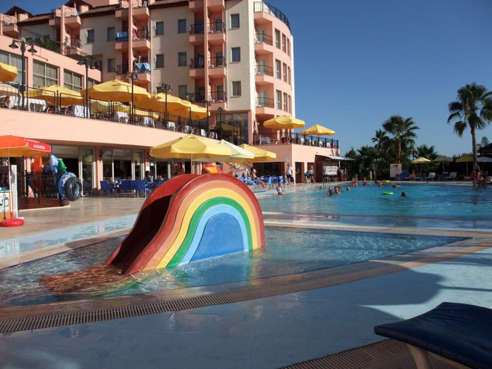 Blick auf Poolanlage Royal Atlantis Beach Hotel