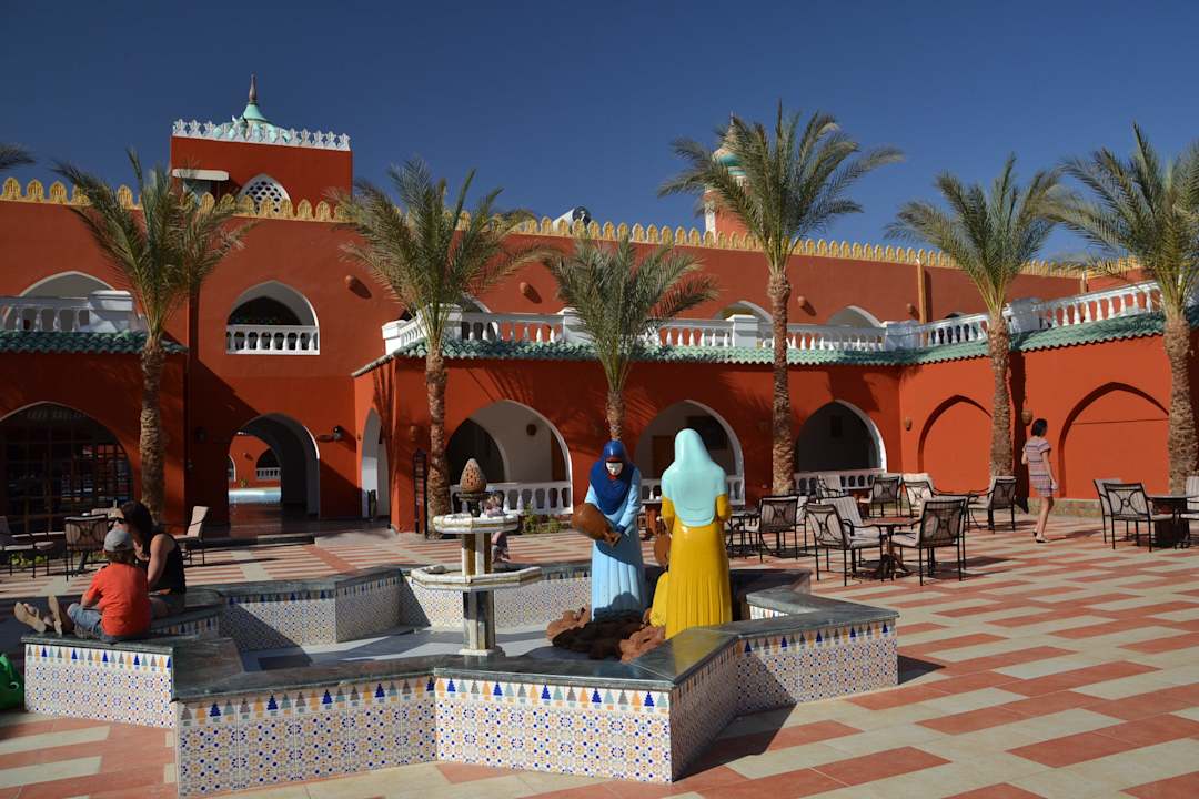 Место нашего сбора - тут ловит вай фай Pickalbatros Alf Leila Wa Leila Resort - Neverland Hurghada