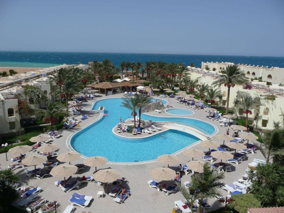 Hotelanlage mit Hauptpool Palm Beach Resort