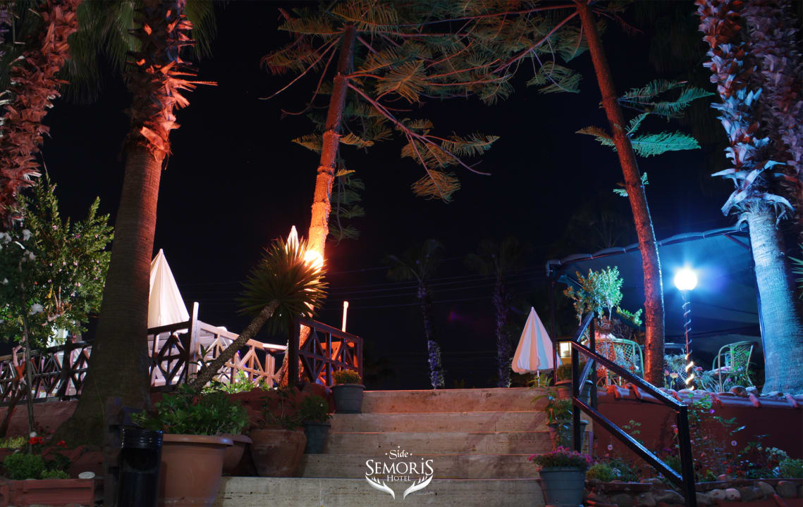 Gartenanlage Semoris Hotel