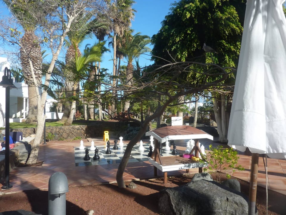 Freiluftschach und Kinderspielplatz Hipotels La Geria