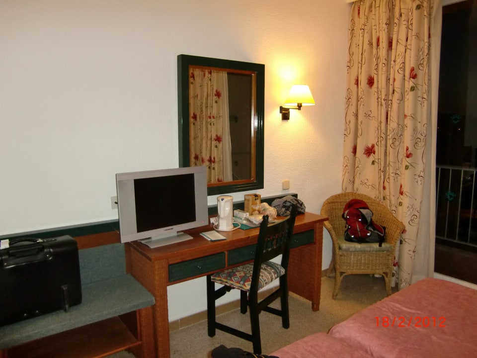 Kleines TV Valentin Grand Park Suite Hotel