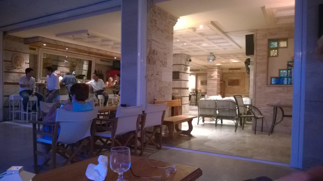 Gemütlich eingerichtet Hotel Aris