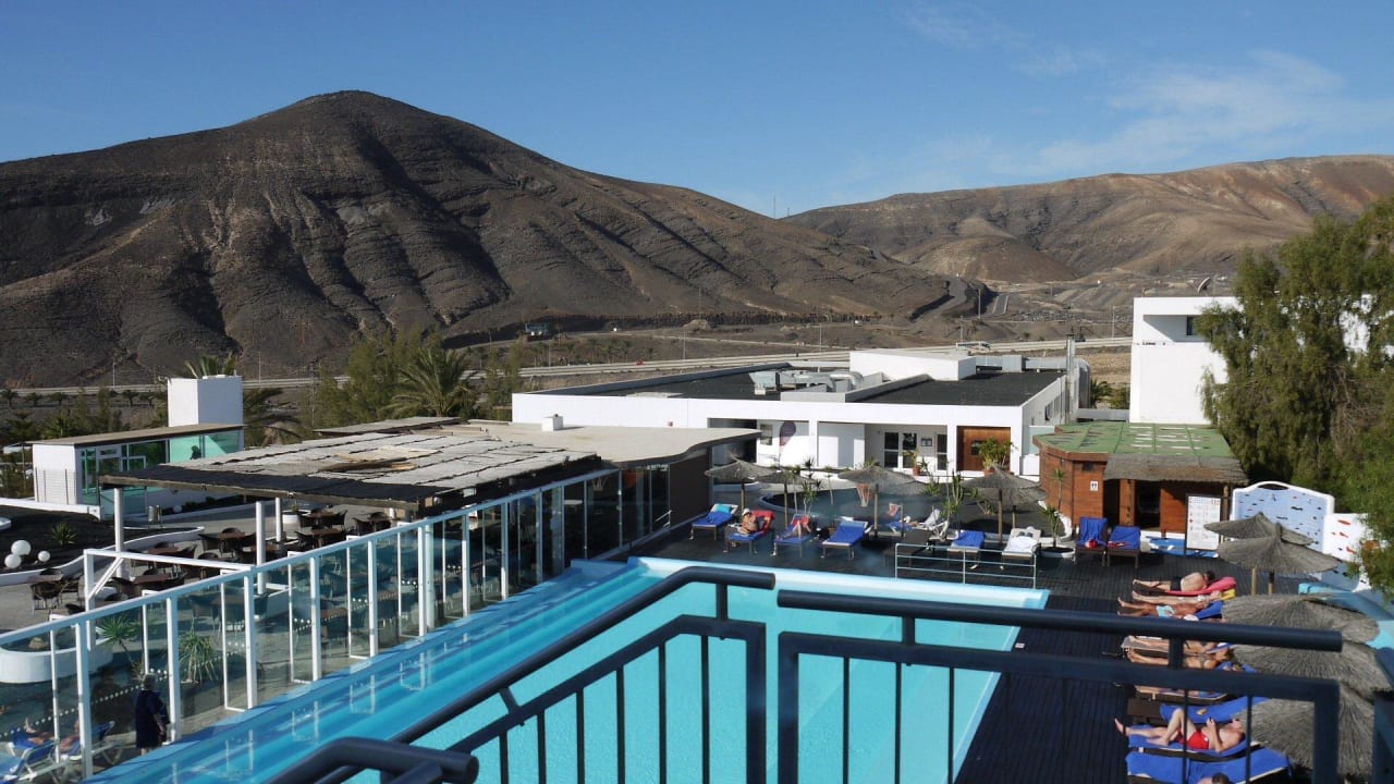 Pool und Delphin-Bar allsun App.-Hotel Esquinzo Beach