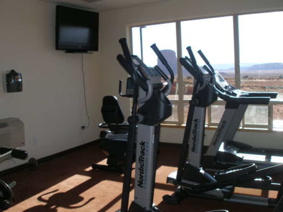 Fitnessraum mit herrlichem Ausblick The View Hotel