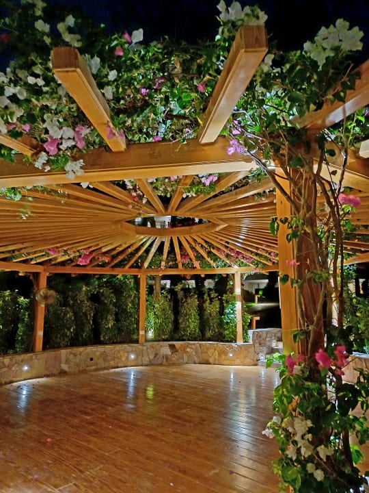 Gartenanlage Fort Arabesque - The West Bay