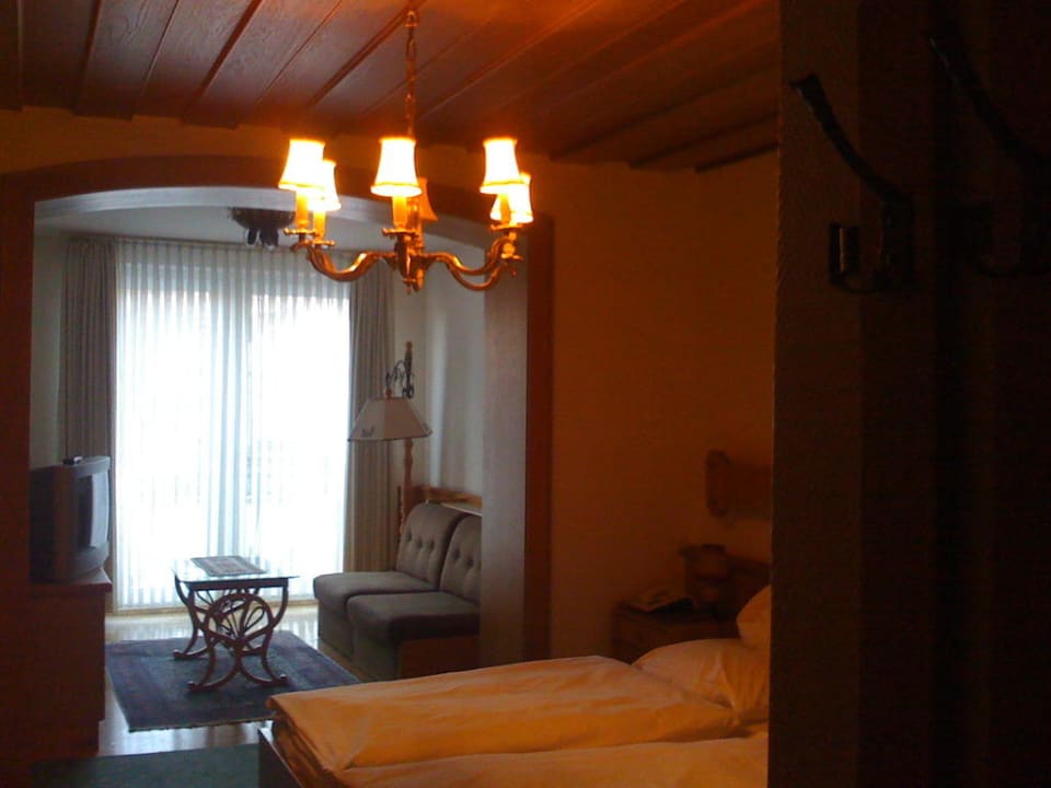 Sehr großes Zimmer/Suite Kaiser am Wiener Platz