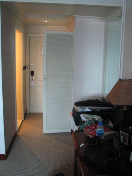 Zimmer. The Arnoma Hotel