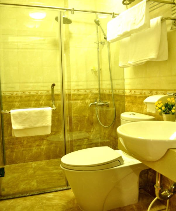 Bathroom Hotel Golden River Hanoi