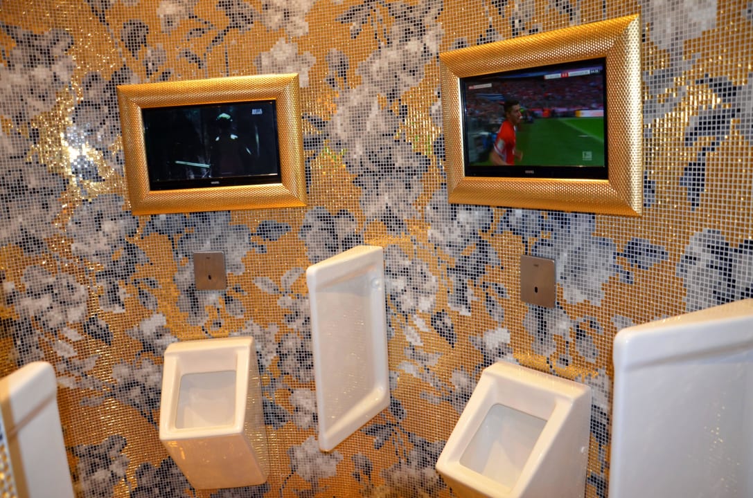 Herren-WC Azura Deluxe Resort & Spa Hotel