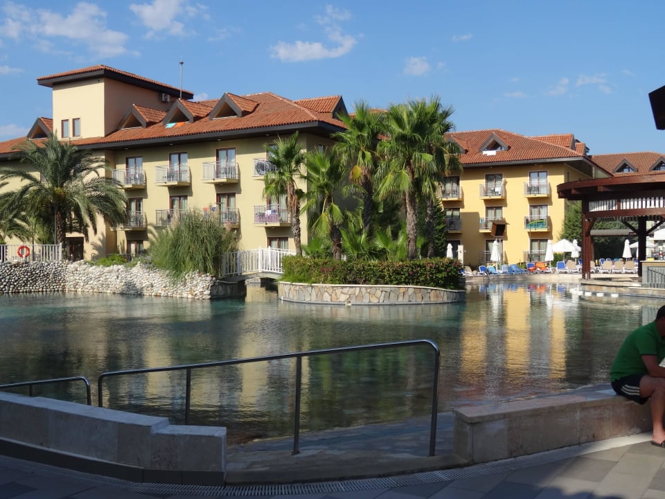 Pool am Morgen Club Grand Aqua