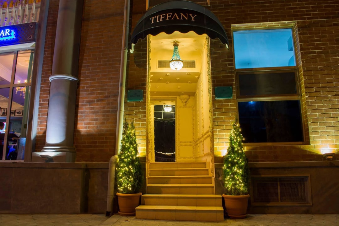 Entrance Tiffany  Hotel River Side