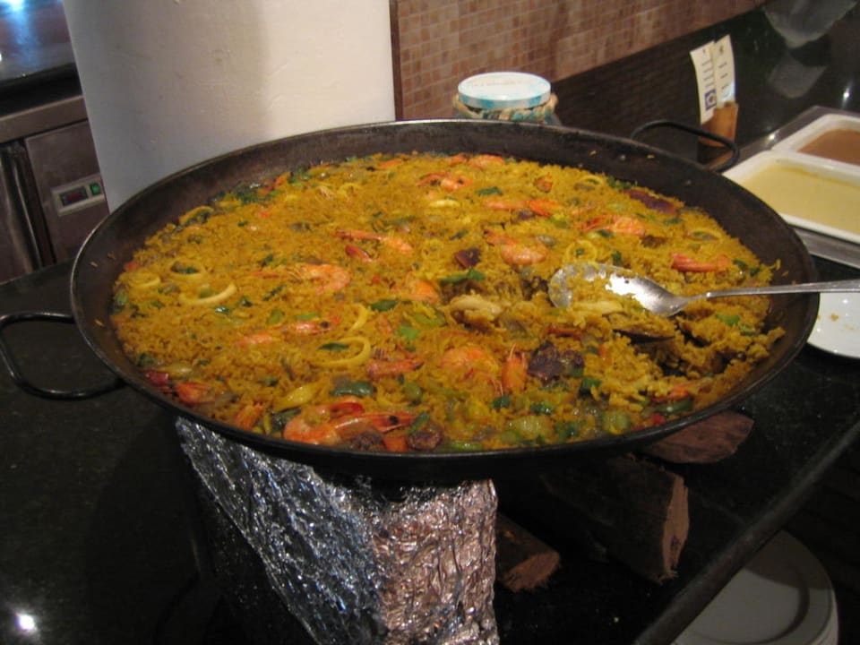 Paella beim Buffet Catalonia Punta Cana - All Inclusive