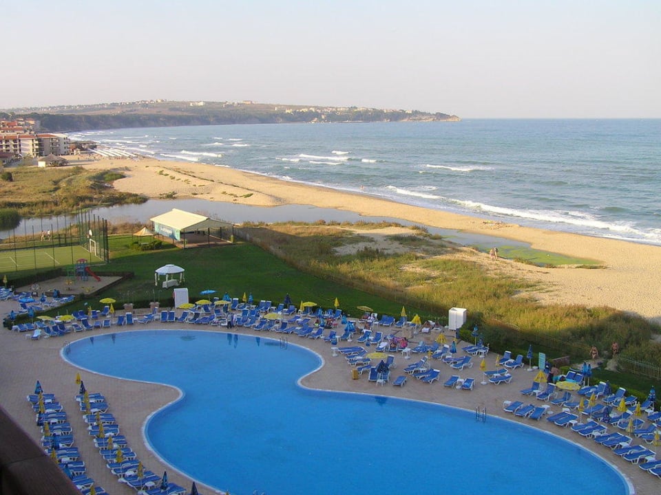 Pool mit Strand Alua Helios Bay