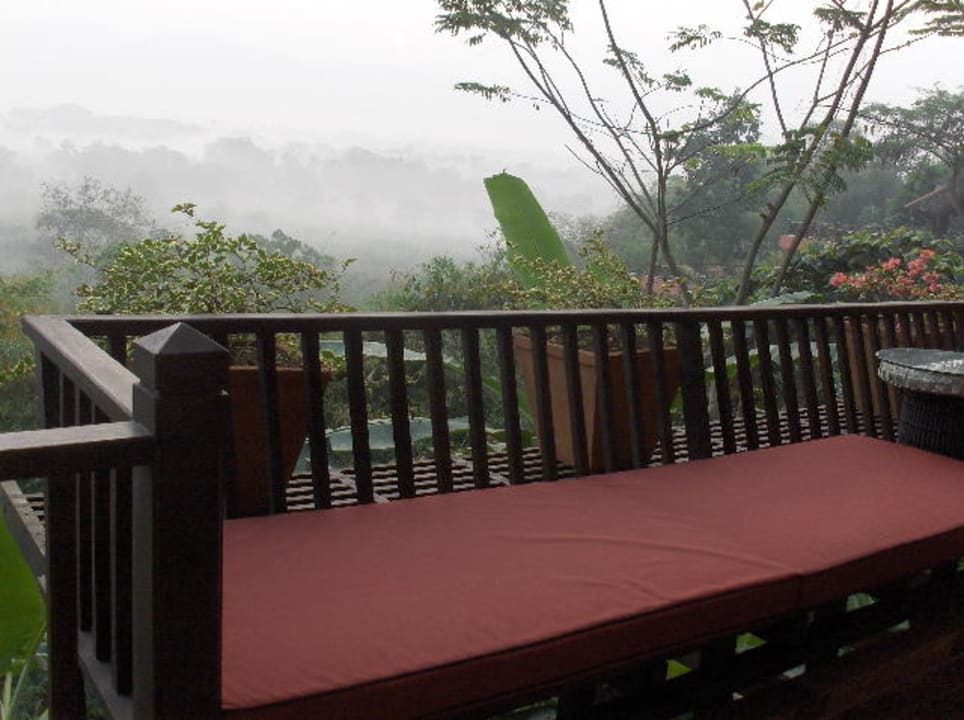 Liegeplätze - Mittagsschlaf auf unserer Terrasse! Anantara Golden Triangle Elephant Camp & Resort