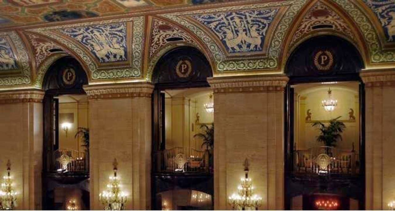 Seite der Lobby Palmer House A Hilton Hotel