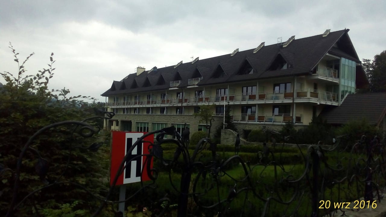 Widok z ulicy Hotel Wersal