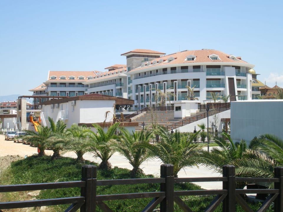 Hotel von der Strandpromenade Sunis Evren Beach Resort Hotel & Spa