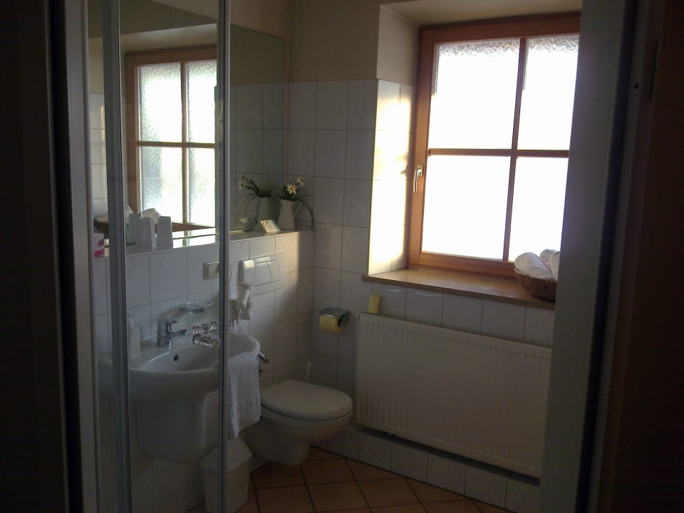 Bad vom Zimmer aus gesehen Hotel & Wirtshaus Sailer-Keller