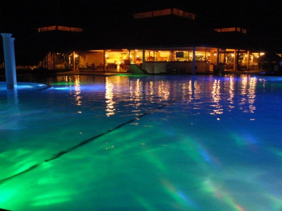 Pool am Abend Grand Palladium Select Bávaro Resort & Spa