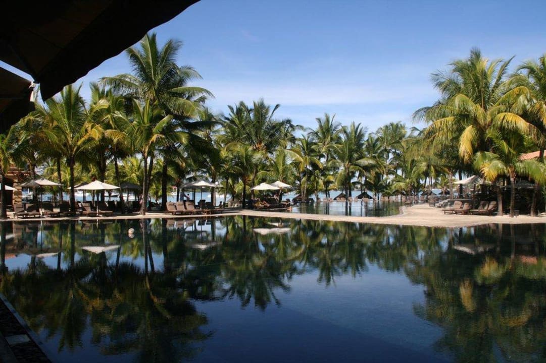 La piscine de l'hotel Mauricia Beachcomber Resort & Spa