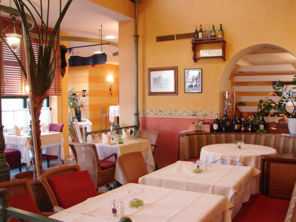 Freundlich und heller Gastraum Hotel Staribacher Südsteiermark