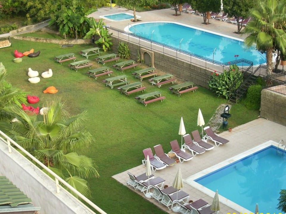 Poolanlage von oben gesehen Armas Gül Beach