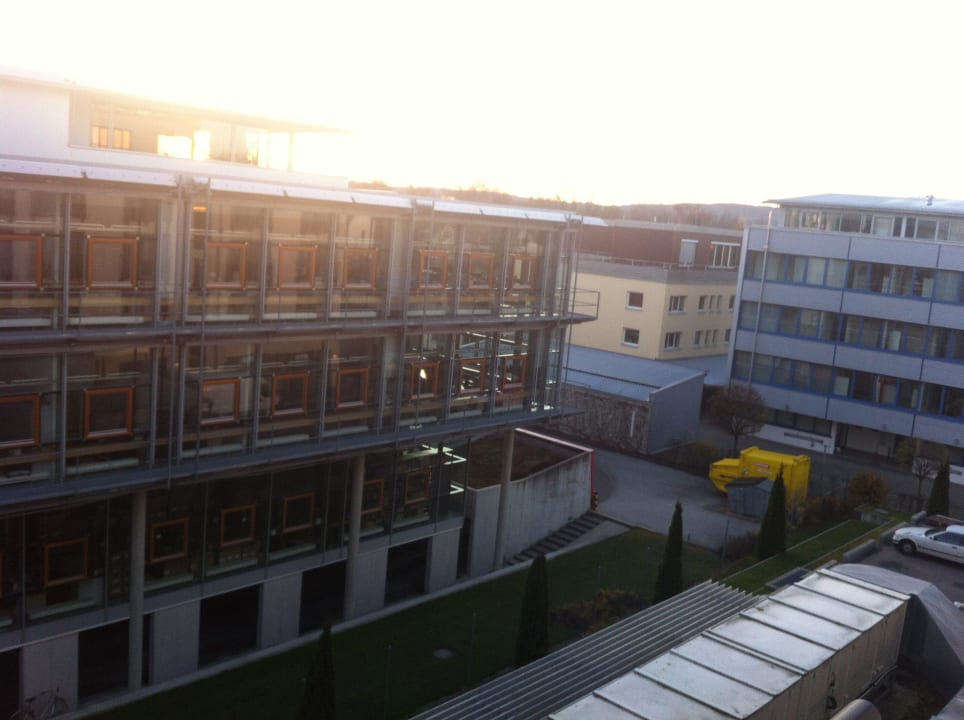 Ausblick aus dem 3.Stock nach hinten Hotel Vier Jahreszeiten Starnberg