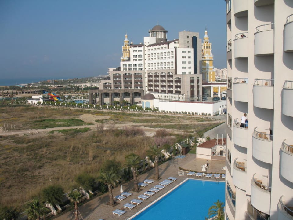 Blick von der Terrasse Saturn Palace Resort Hotel