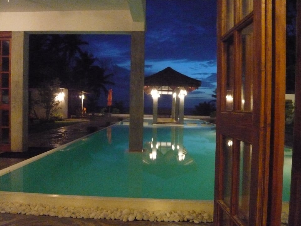 Pool vom Esstisch aus Hotel Sri Lanka Ayurveda Garden & Shakti Villa
