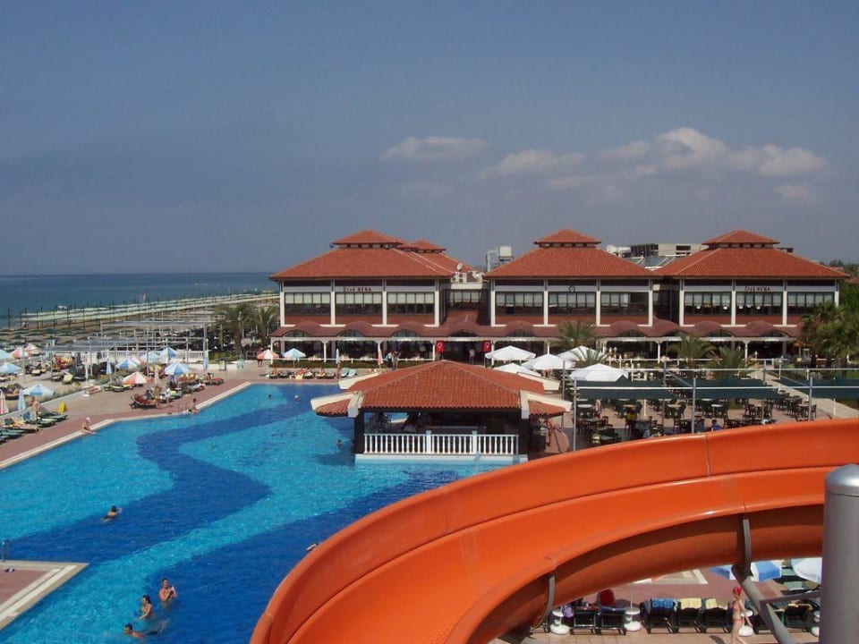 Sicht auf Pool und Restaurant, Bar Hotel Club Nena