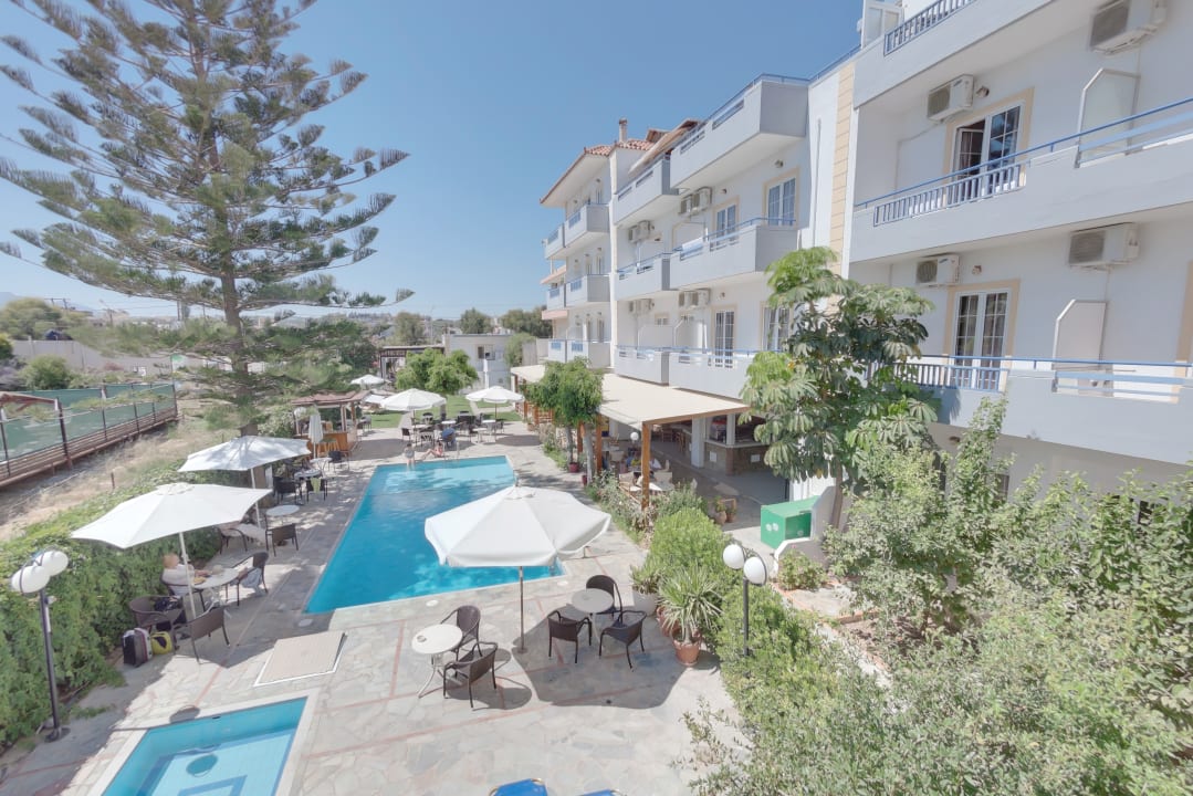 Pool Hotel Marirena