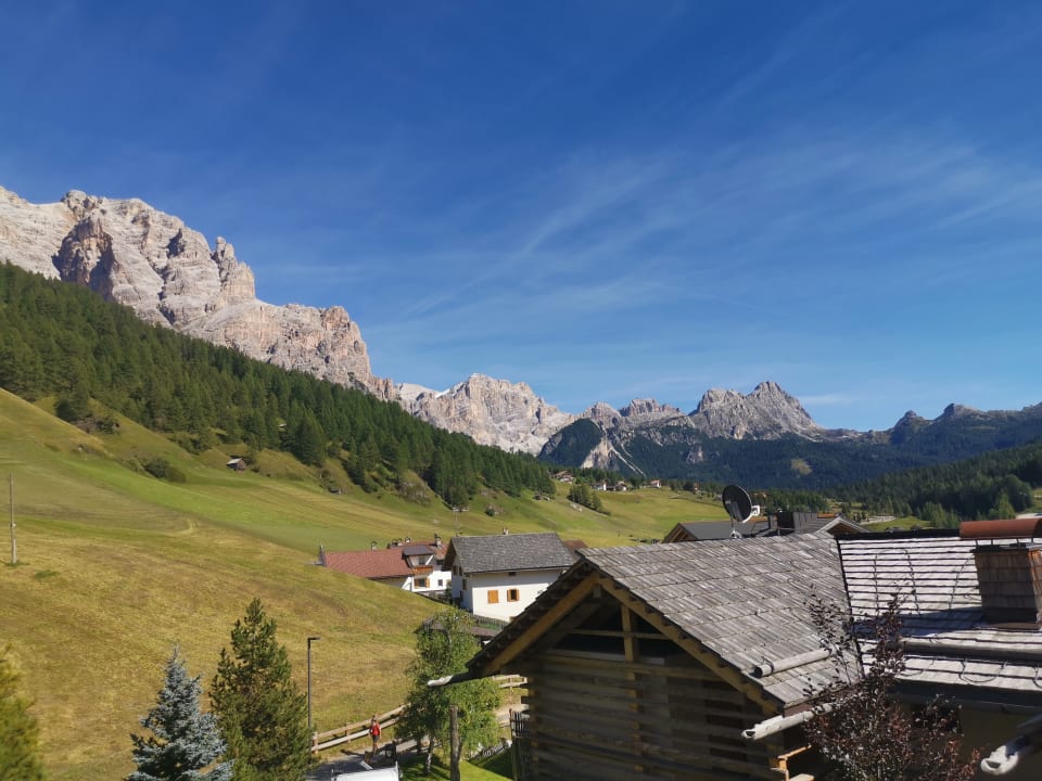 Ausblick Dolomiti Wellness Hotel Fanes