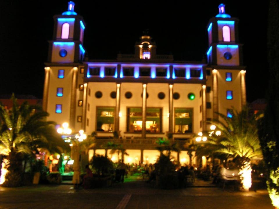 Anlage bei Nacht Lopesan Villa del Conde Resort & Thalasso