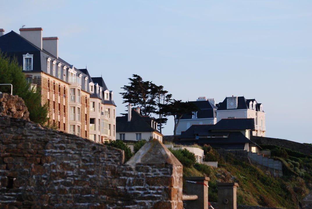 Blick vom Strand aufs Haus Hotel Residence Reine Marine
