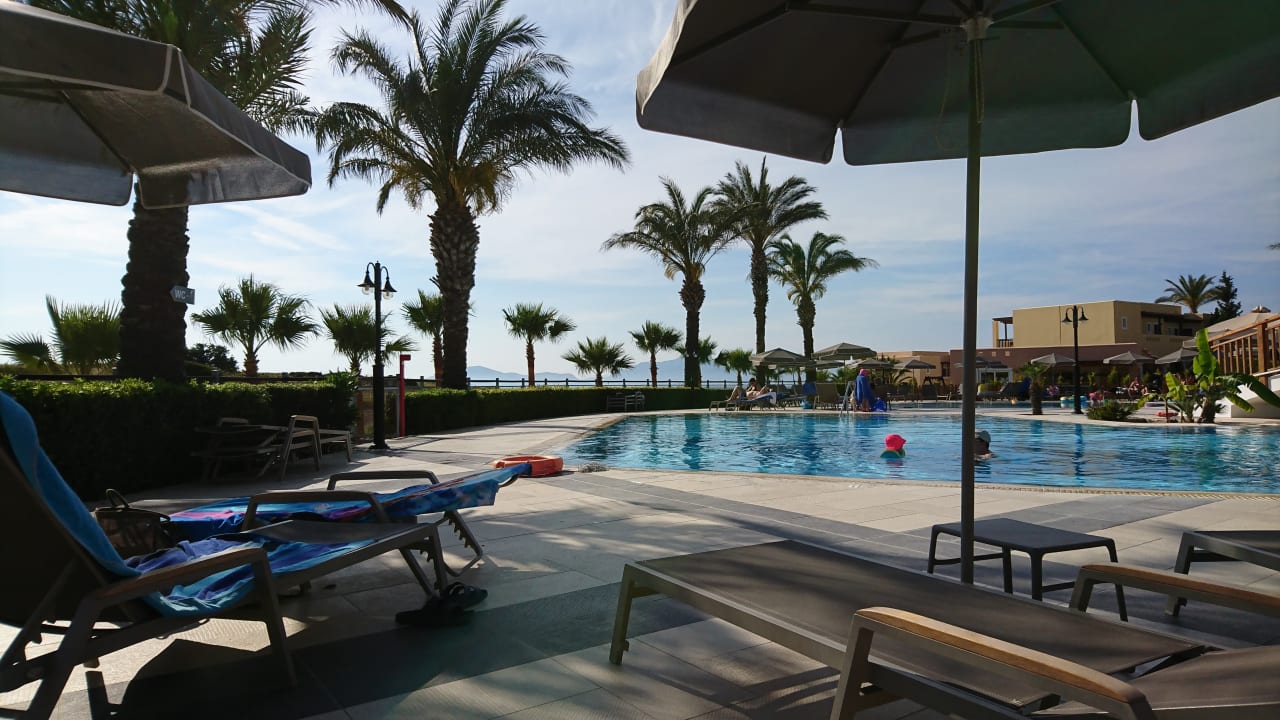 Pool Hotel Horizon Beach Resort