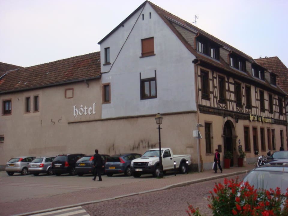 Hotel von außen mit Eingang Hotel Le Gouverneur