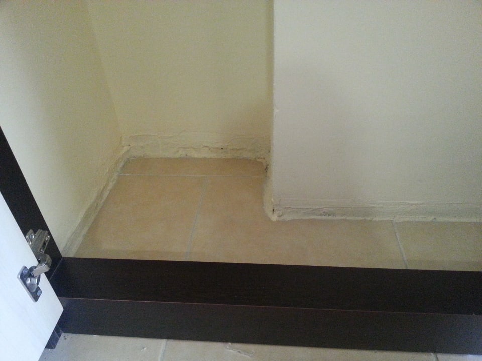 Schrankboden im Zimmer 3208 Hotel Orfeus Park