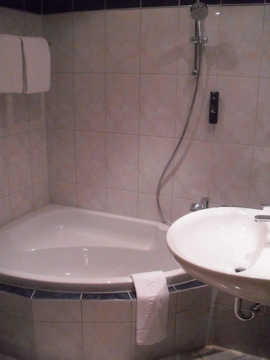 Badewanne/Dusche Sieben Welten Hotel & Spa Resort