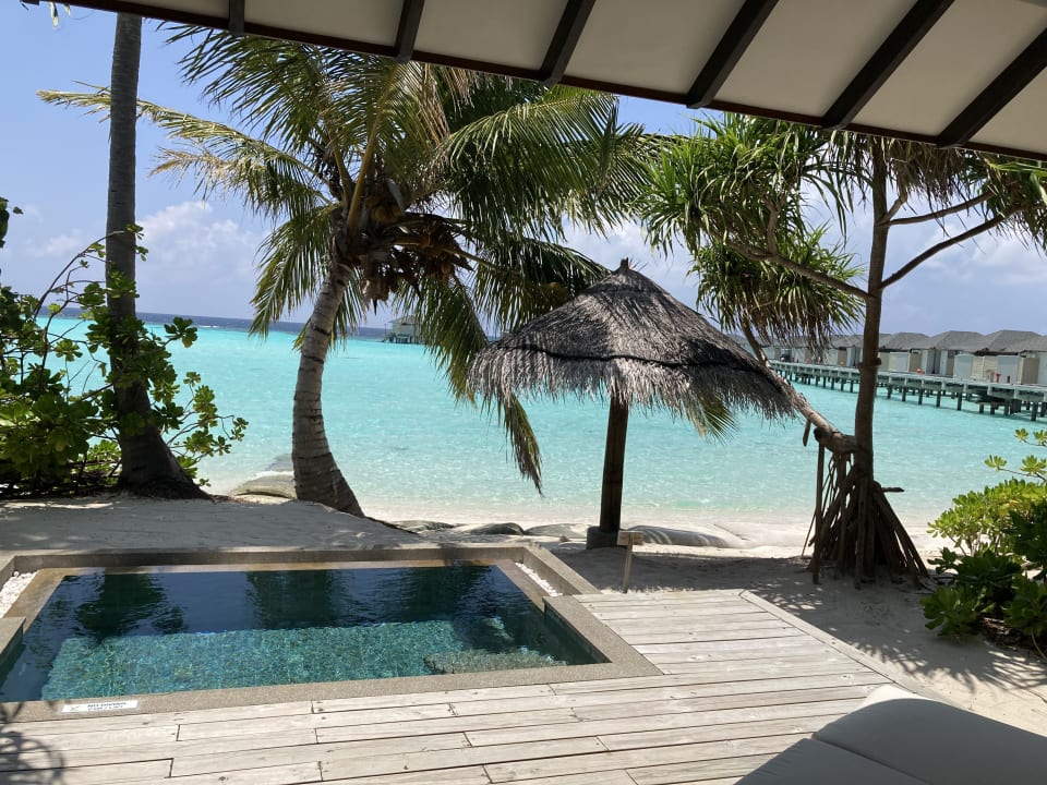 Pool NH Collection Maldives Havodda Resort