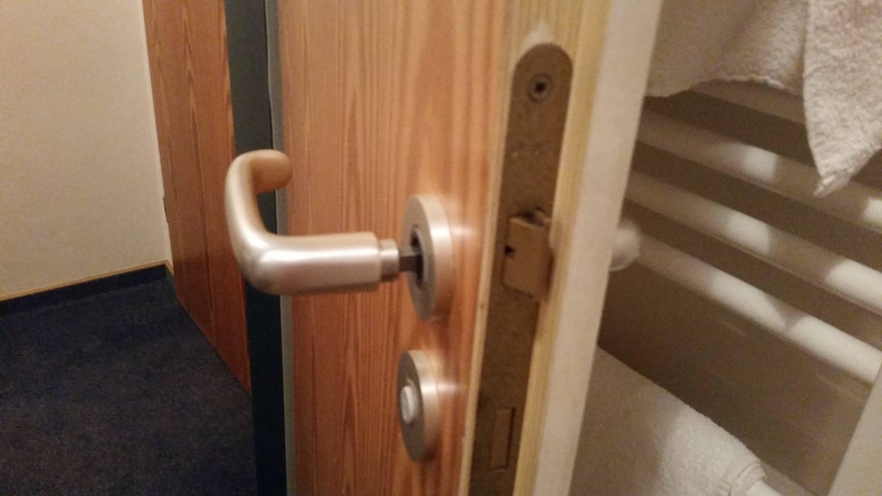 Kleine Mängel im Zimmer,  Schwarzenbach's Landhotel