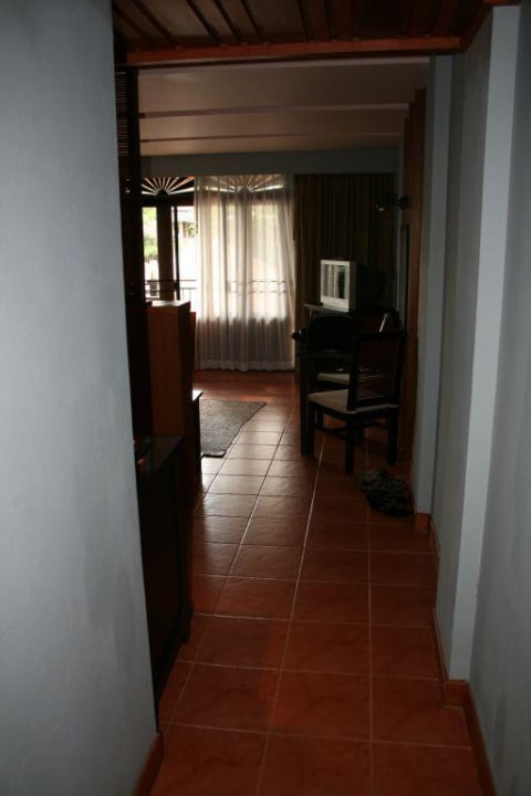 von der Eingangstür Blick in das Zimmer Khao Lak Merlin Resort