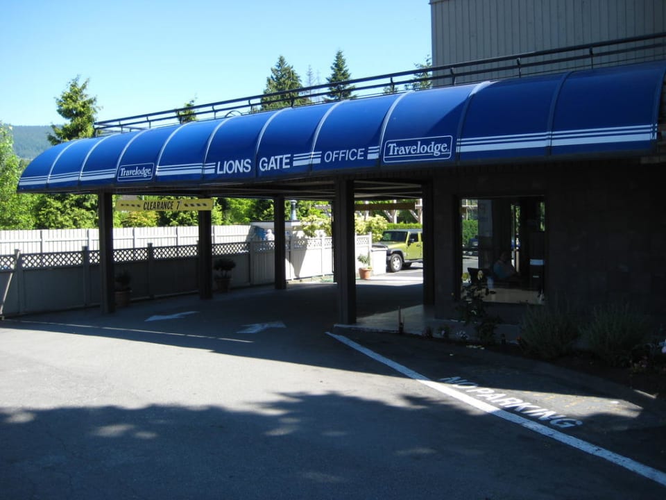 Eingangsbereich Hotel Travelodge Vancouver Lions Gate