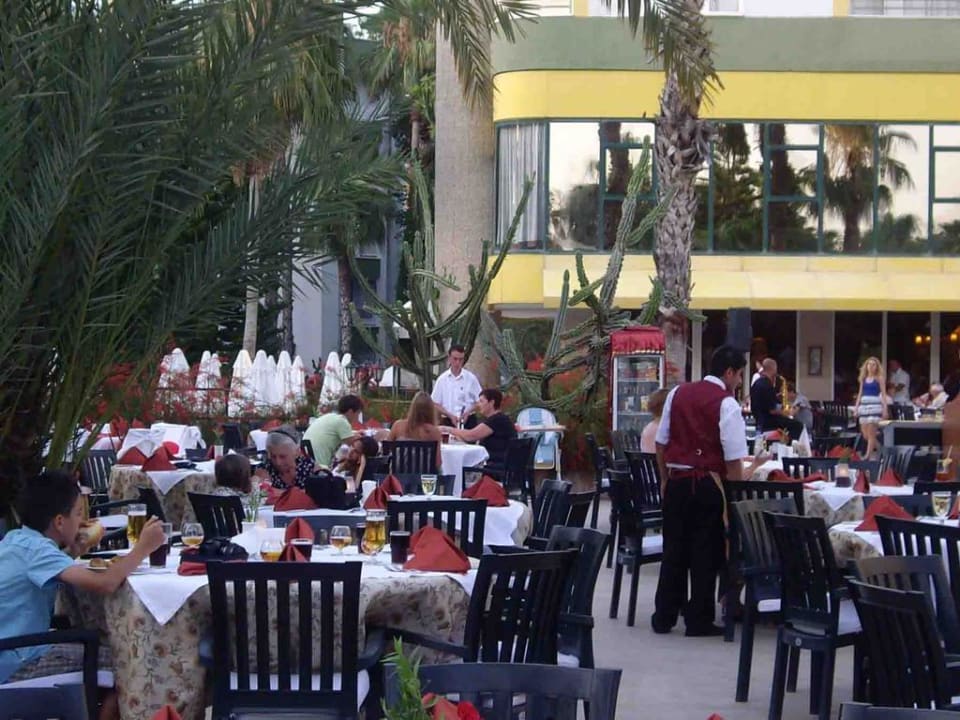 Hauptrestaurant Außenbereich Botanik Hotel & Resort