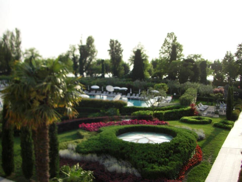 Sehr gepflegter Garten Hotel Caesius Therme & Spa Resort