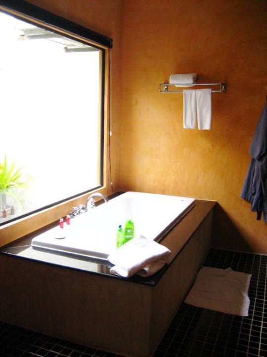 Badewanne im Zimmer The Old Phuket - Karon Beach Resort