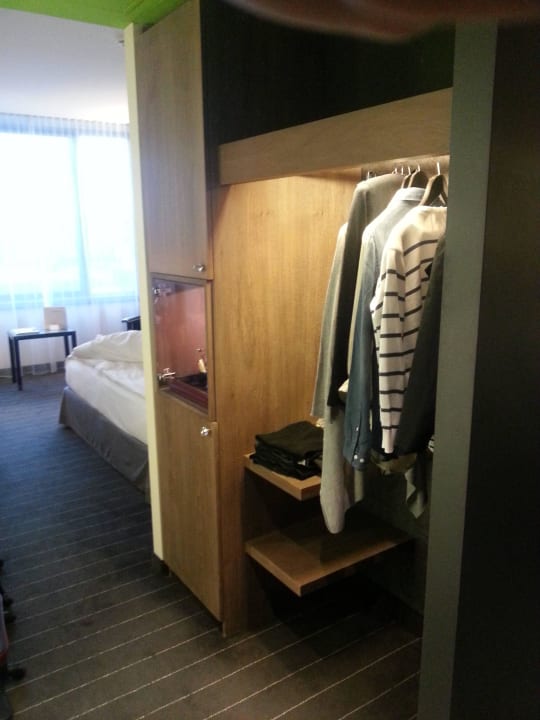 Schrank Mövenpick Hotel Stuttgart Airport