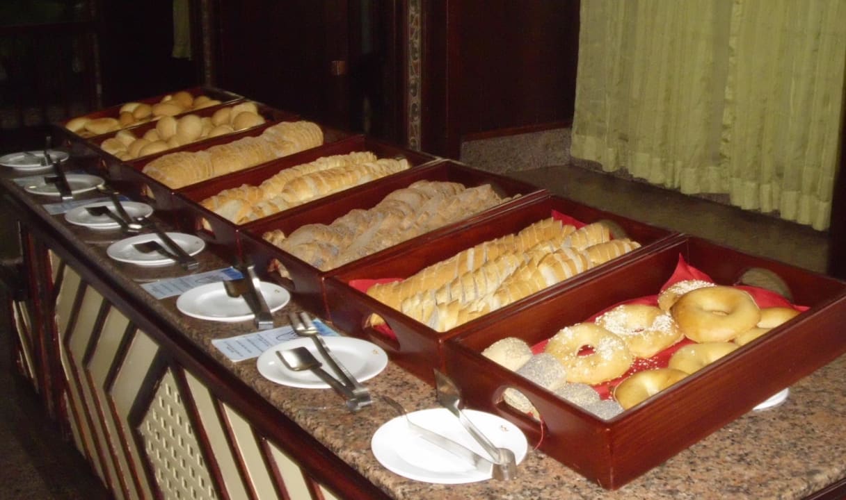 Brotauswahl am Frühstücksbuffet Playabachata Hotel