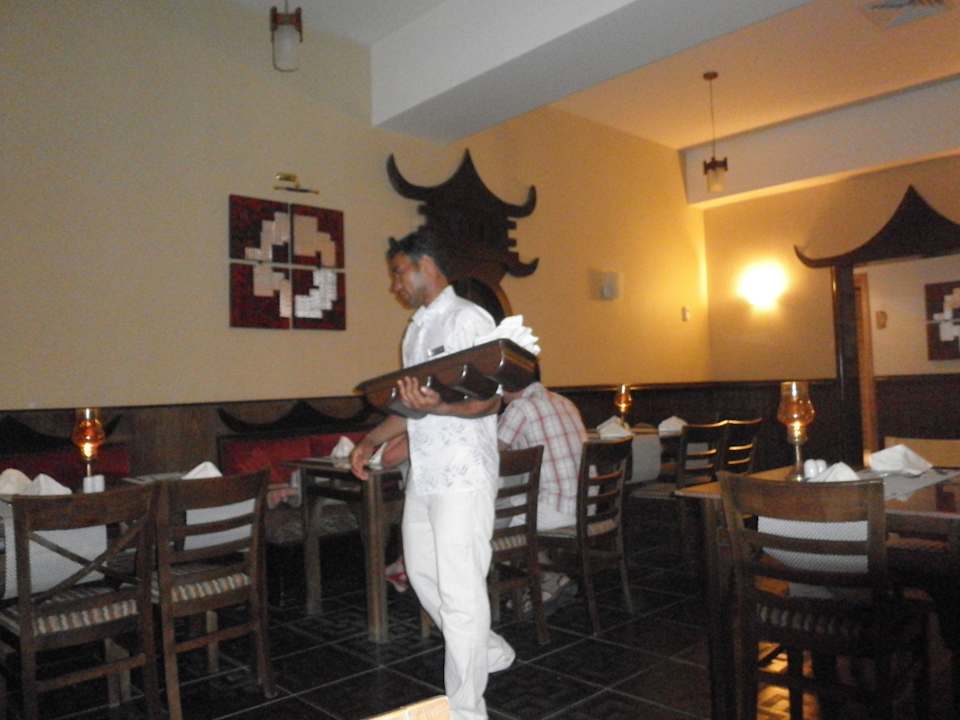 Sehr schnell und freundlich bei der Arbeit  Pickalbatros Alf Leila Wa Leila Resort - Neverland Hurghada