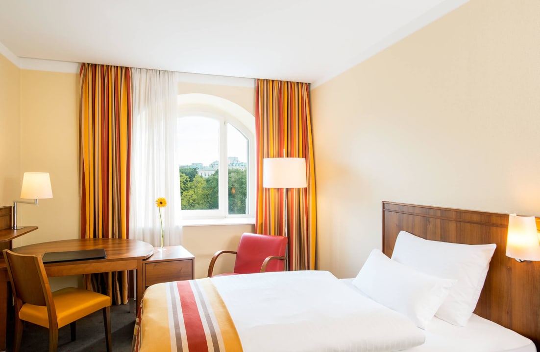 Standard Room with view NH Wien Belvedere